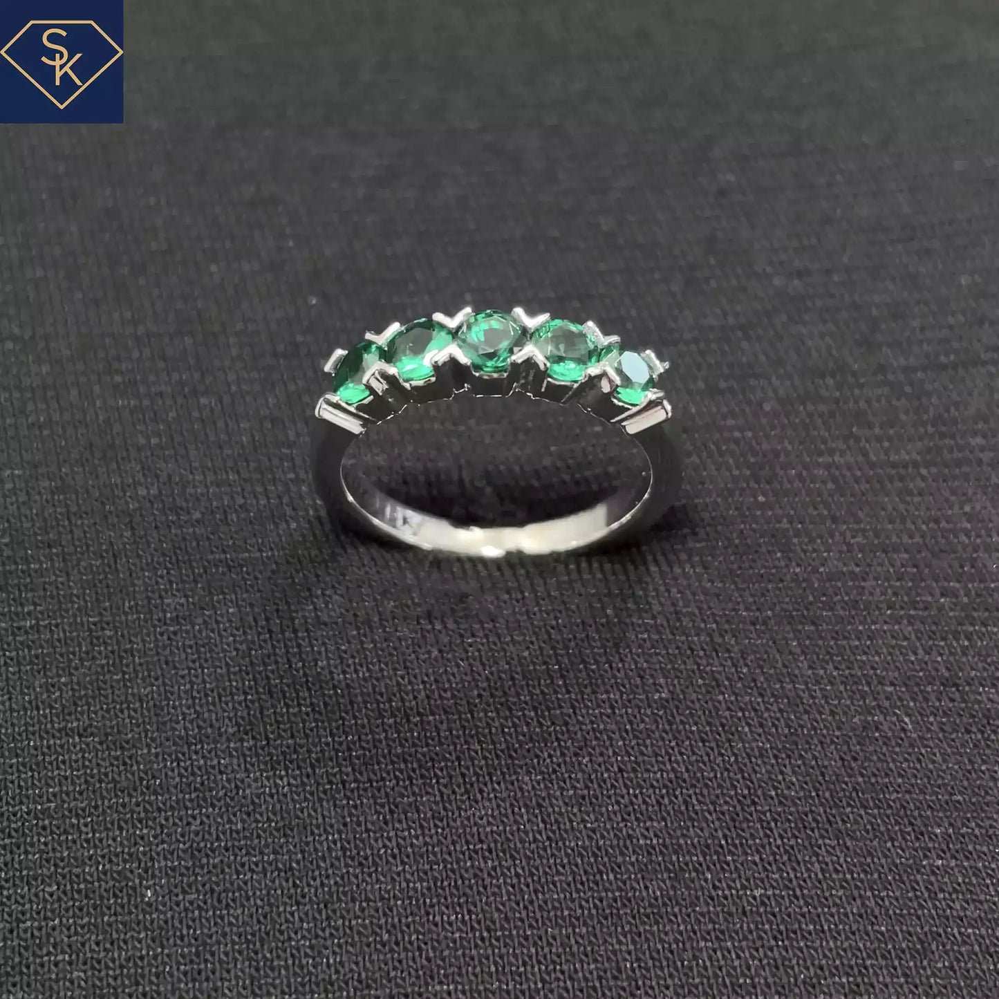 Lab Emerald Band