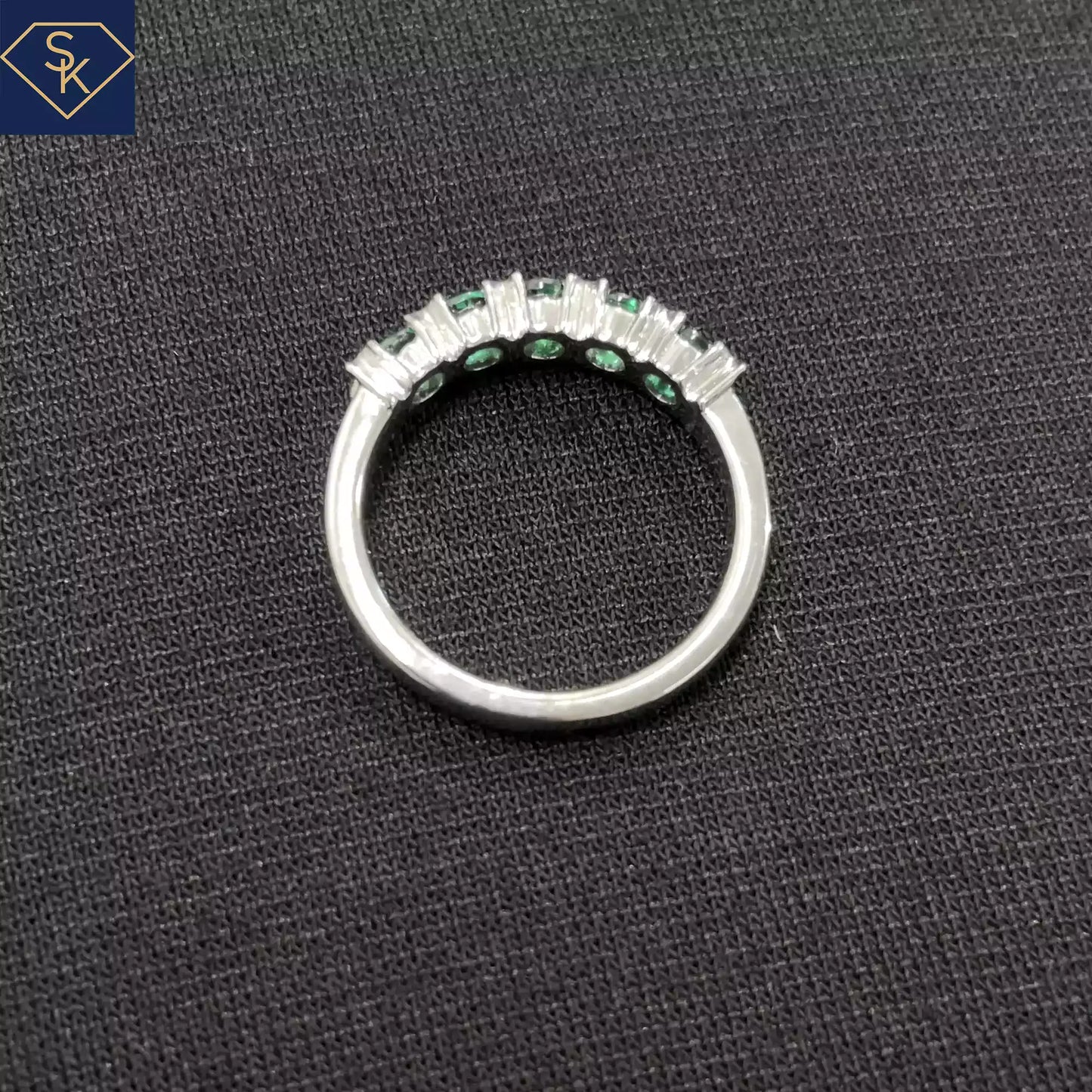 Lab Emerald Band