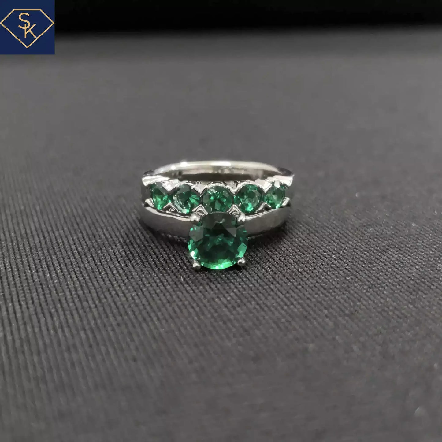 Lab Emerald Band