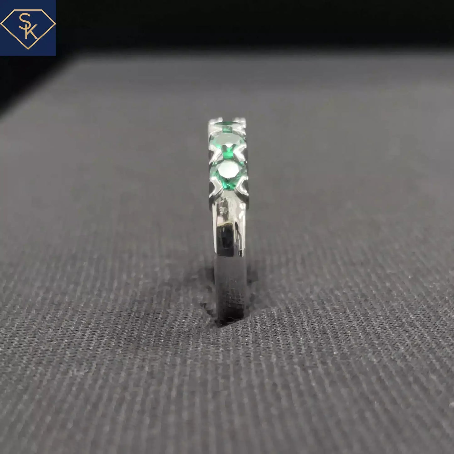Lab Emerald Band