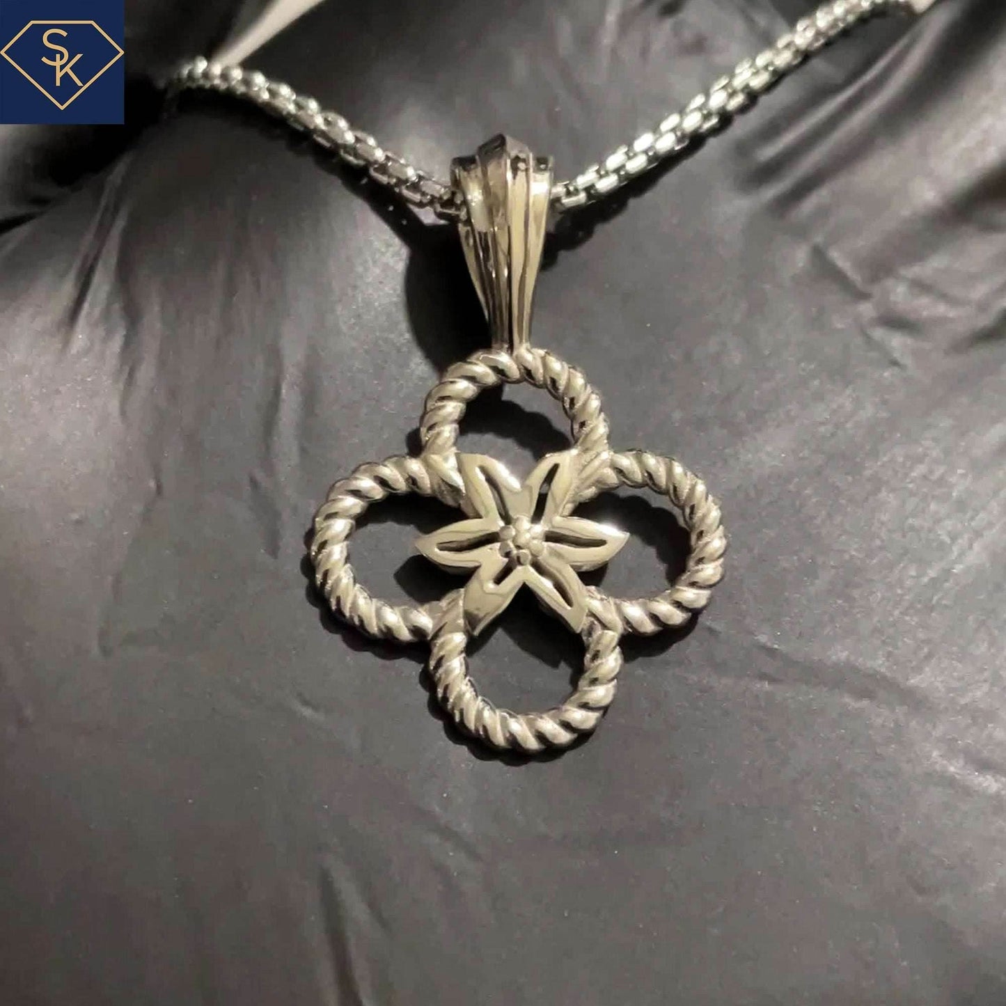 Clover with rope design pendant - SK Custom Jewelry