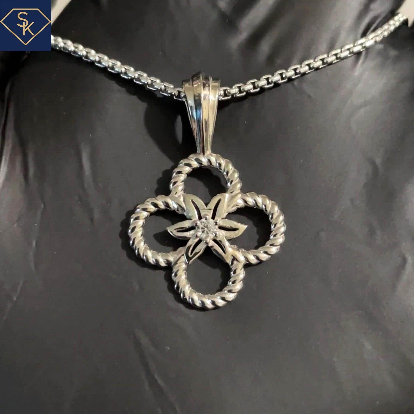 Clover Diamond with Rope Design Pendant - SK Custom Jewelry