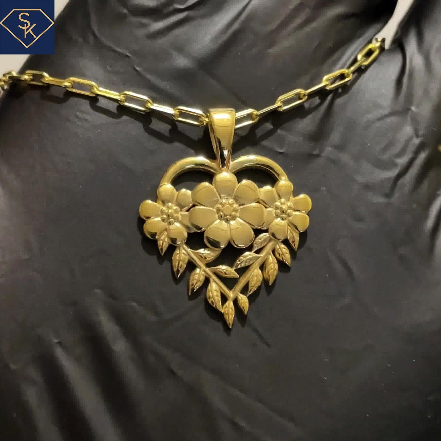 Heart ā¤ļø Pendant with leaves š design - SK Custom Jewelry
