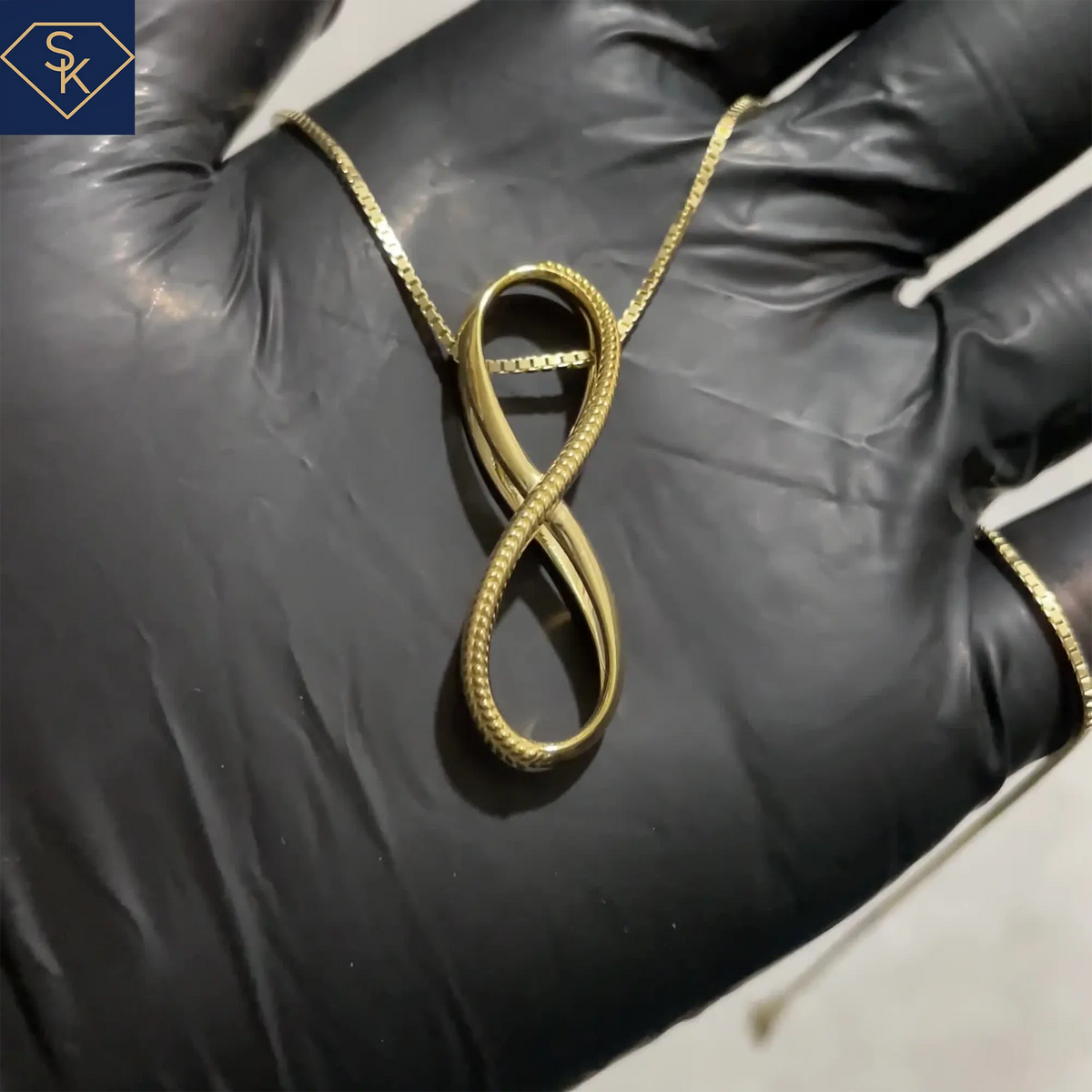 Elegant Rope Infinity Pendant