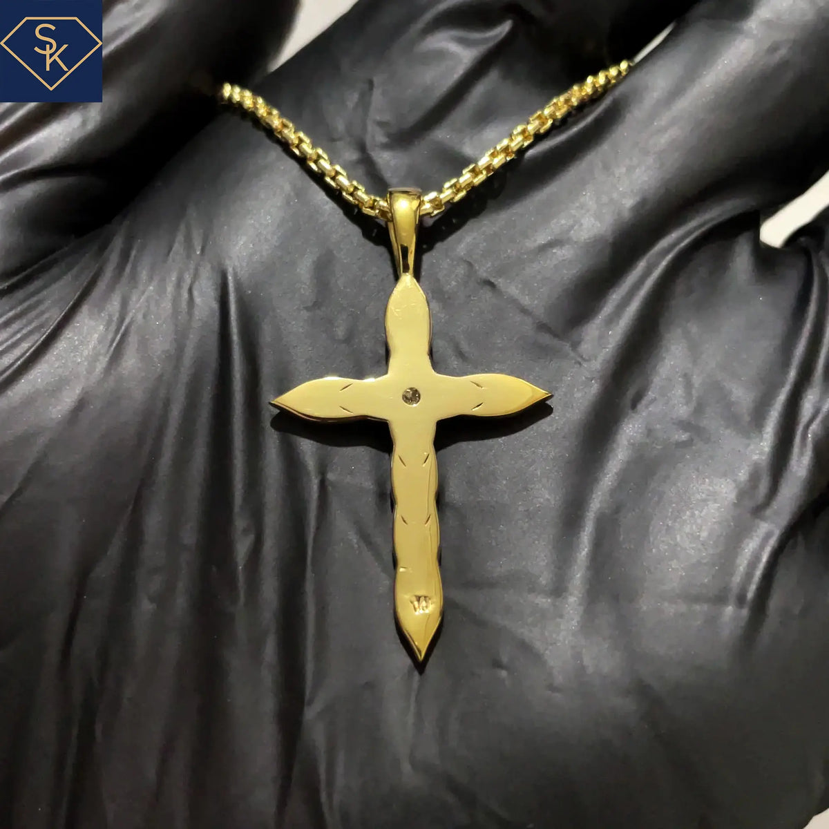 Diamond Cross Pendant with Dynamic Movement Pattern