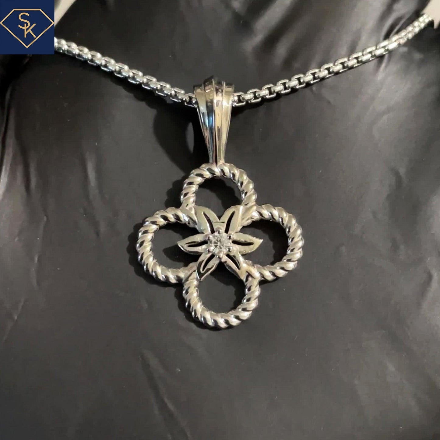 14K Gold Clover Diamond with Rope Design Pendant 14K White Gold