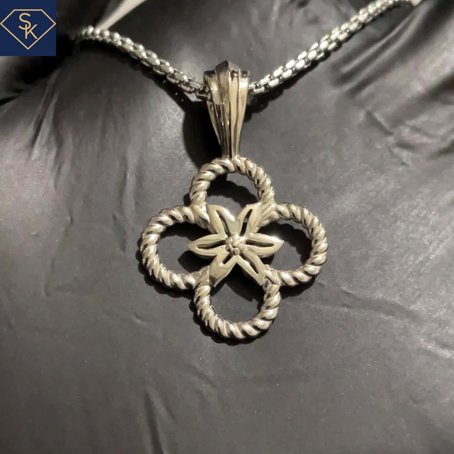 14K Solid Gold Clover with rope design Pendant 14K White Gold