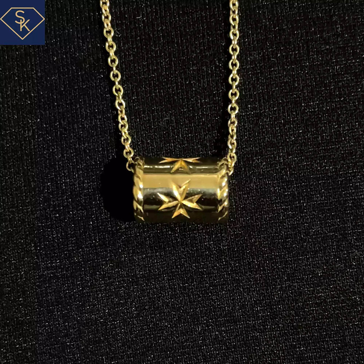 Sleek Star-Shaped Pendant – Close-Up