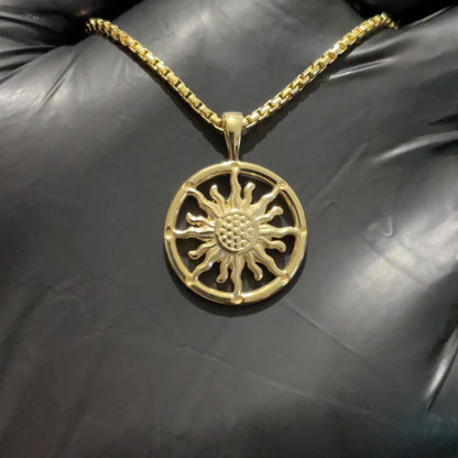 Sparkling Compass Pendant with Bead Textures